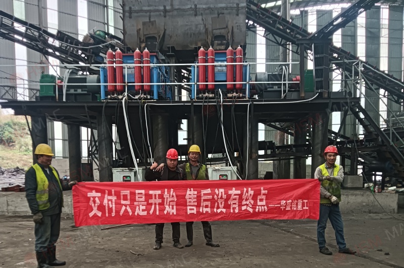 2台1210对辊破碎机交付现场
